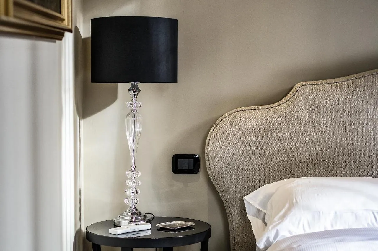 شقة ميلان  في Carlo Goldoni Luxury Flat 3Pax Wifi 0*,  إيطاليا